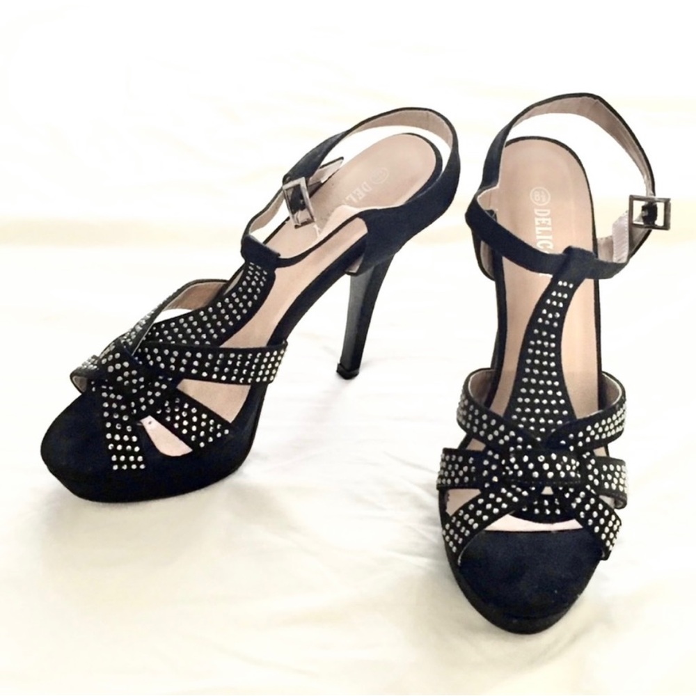 Women’s Black Studded Open Toe High Heel Sandals Pumps Tribute - Size 8.5